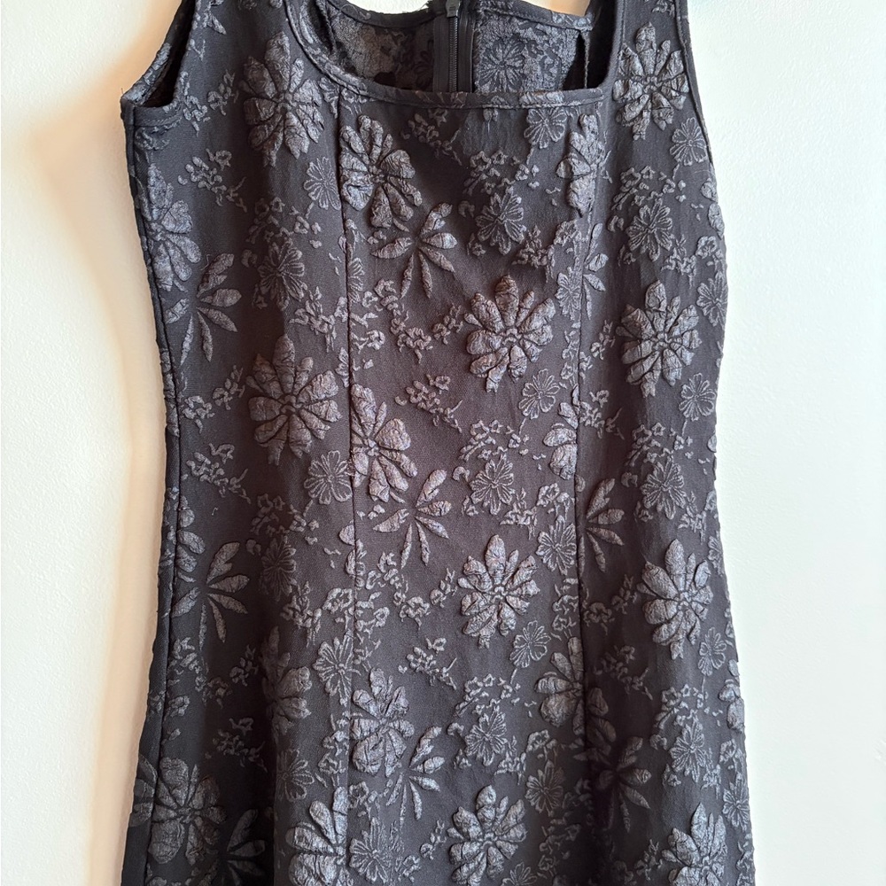Black Floral-Texture Maxi Dress - Sleeveless Elegant Silhouette - Picture 3 of 5